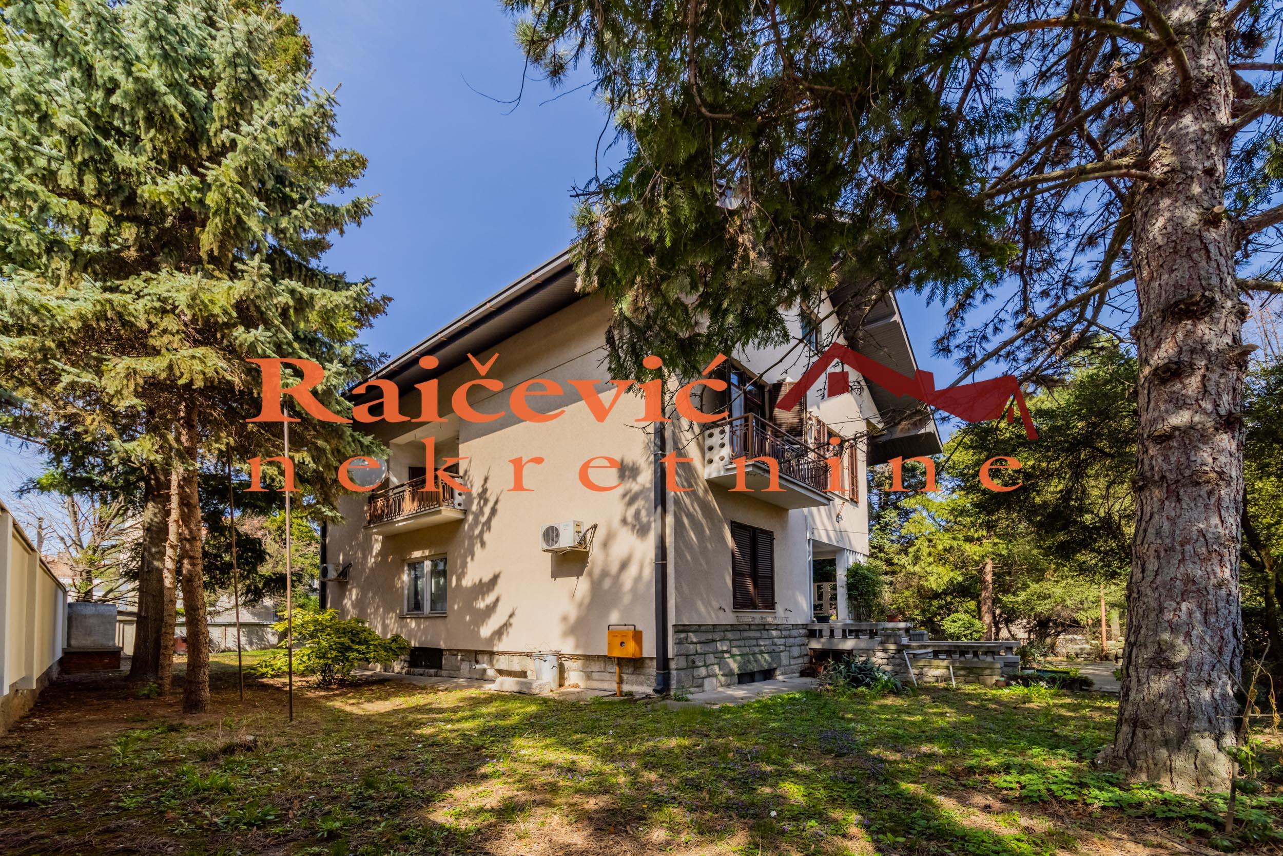 SAVSKI VENAC DEDINJE 400m2 , T ,2500000e