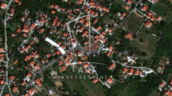 Odlicna  lokacija za  prodicnu  gradnju ID#11989