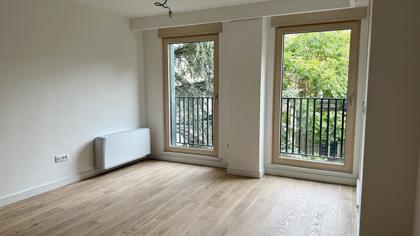 Izdajemo nov 4.0 stan, 125m2, Loznička, sa garažnim mestom