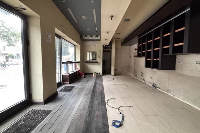 Lokal do ulice sa velikim izlogom, Njegoševa, 38m2