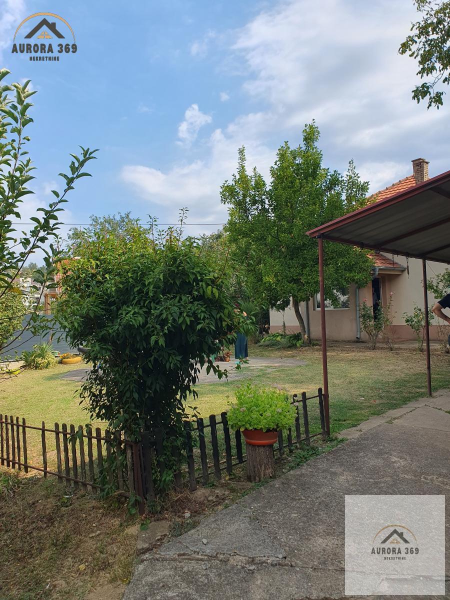 VRDNIK, IMANJE PLAC 1549m2, 3 KUĆE, ODLIČNA INVESTICIJA