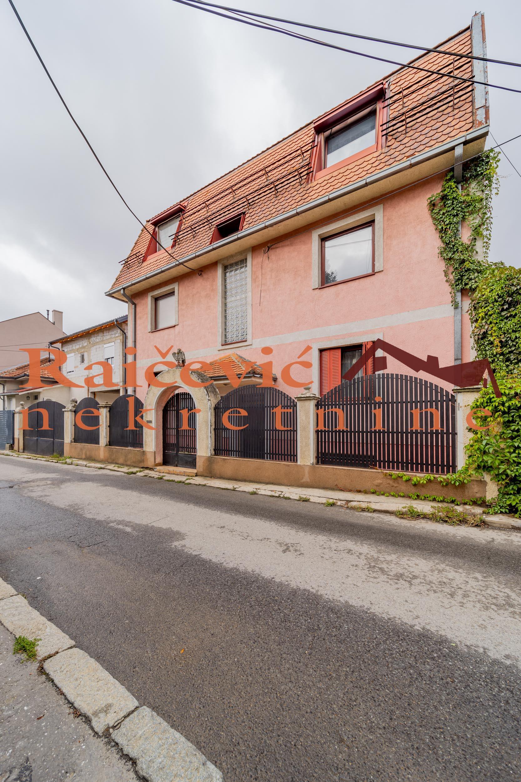 ZVEZDARA UCITELJSKO NASELJE 250m2 , T ,2700e