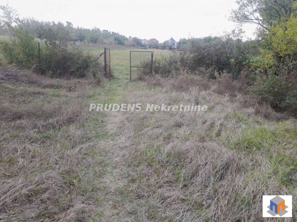 Plac u Petrovčiću od 10 ari