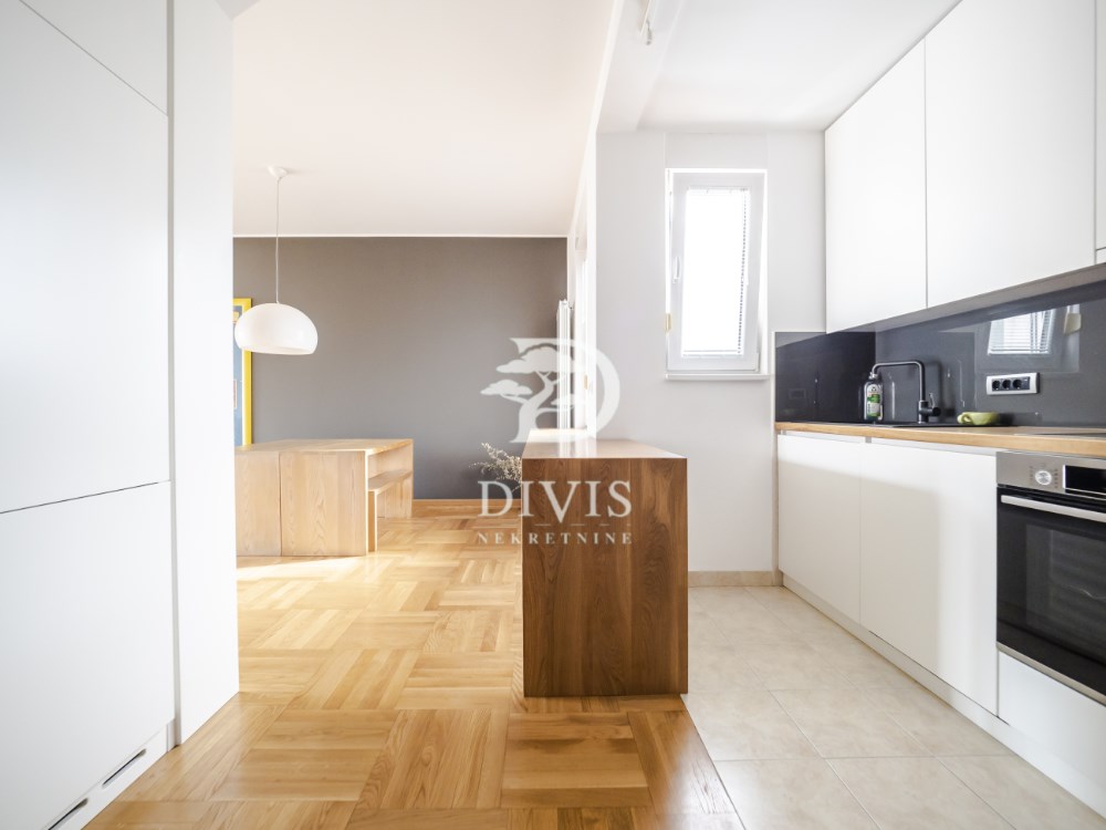 Prodajemo odličan 3.0 dupleks sa garažom, 85m2