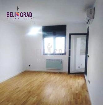 Vračar – luksuzan trosoban stan, terasa, novogradnja