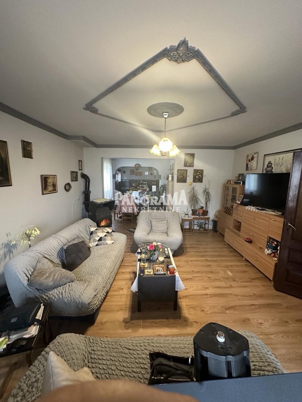 Kuća Veliko Gradište Pr+Ptk,256m2,uknjižena na 11,80 ari pla