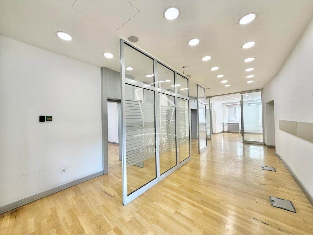 Poslovni prostor kod Pravnog fakulteta ID#12722