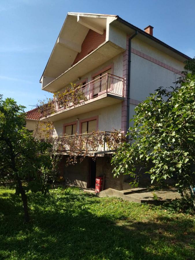 Beograd, Kaluđerica, 347m2,uknjižena, 7 ari placa