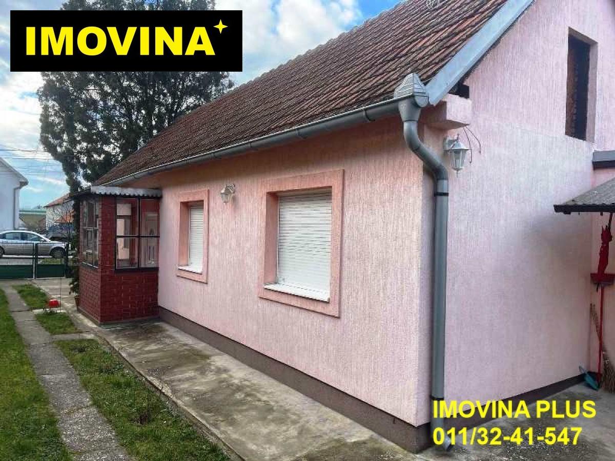 Kuća sa placem od 27.5 ari - u centru Surčin