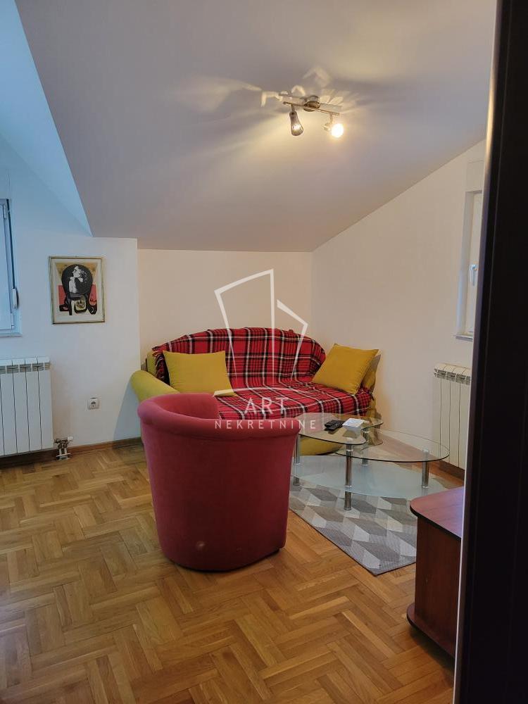Pet friendly stan sa tavanom ID#12916