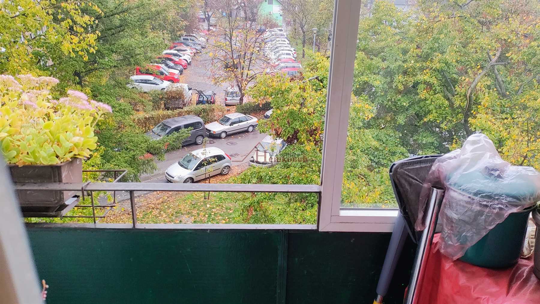 Kanarevo brdo trosoban dvostano orjentisan uknjižen