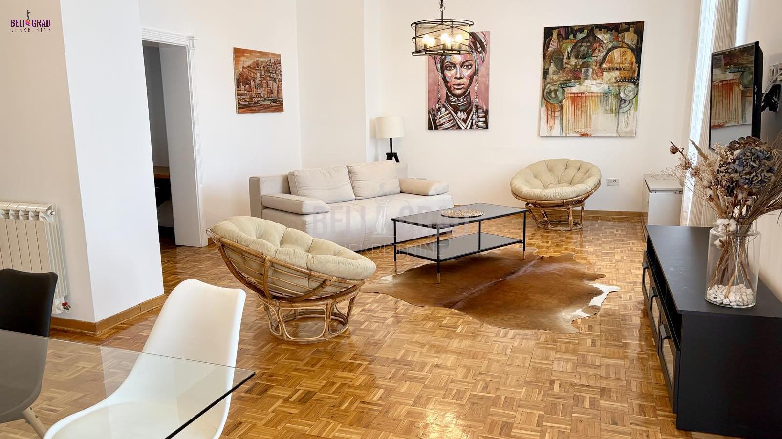 Kosančićev venac, salonac, garaža