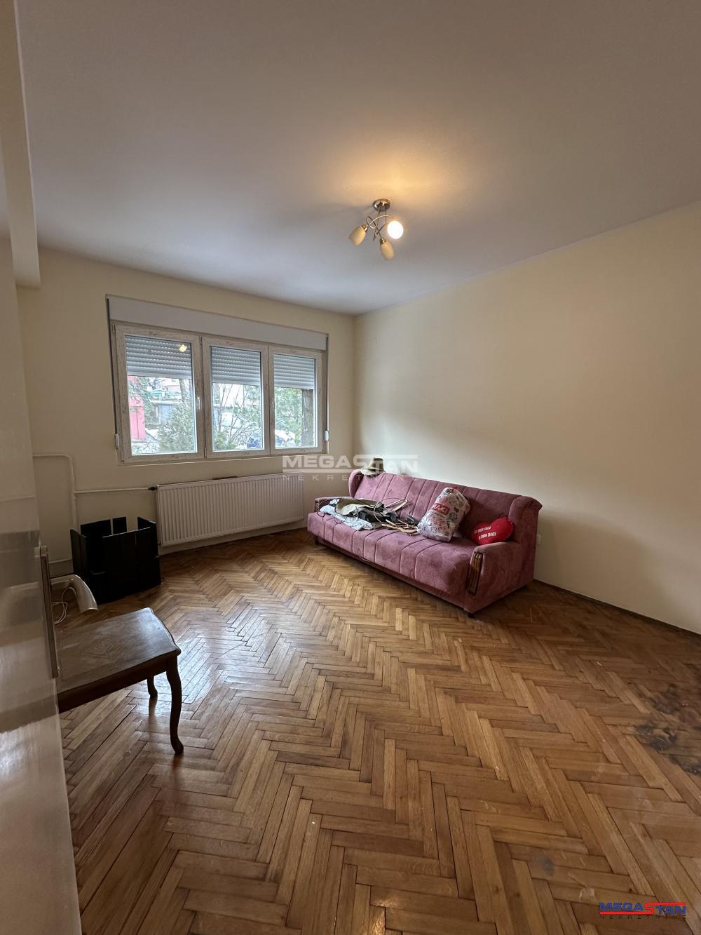 Karaburma, polunamešten, sa garažom od 20m2