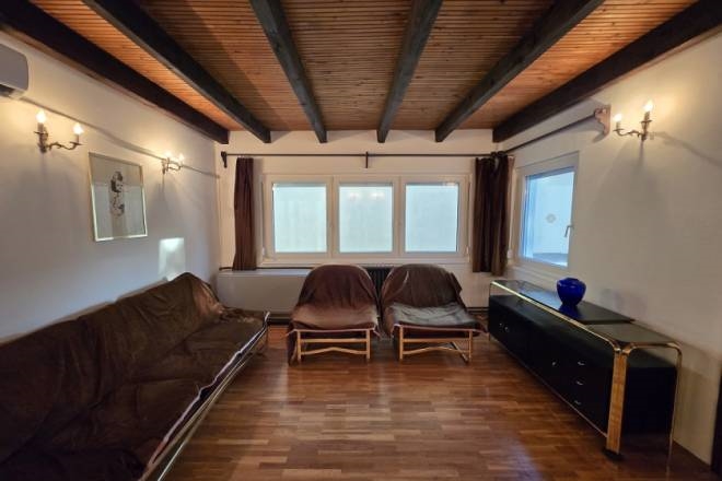 Prostran 3.5 stan u kući kod Olimpa, garaža, 102m2