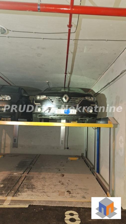 Vračar, garažno mesto (klackalica)