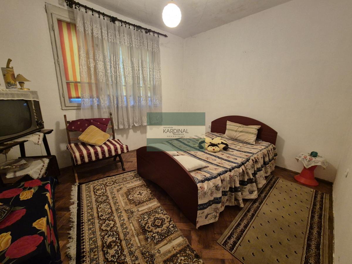 Velika kuća u centru Majura ( kod Jagodine)