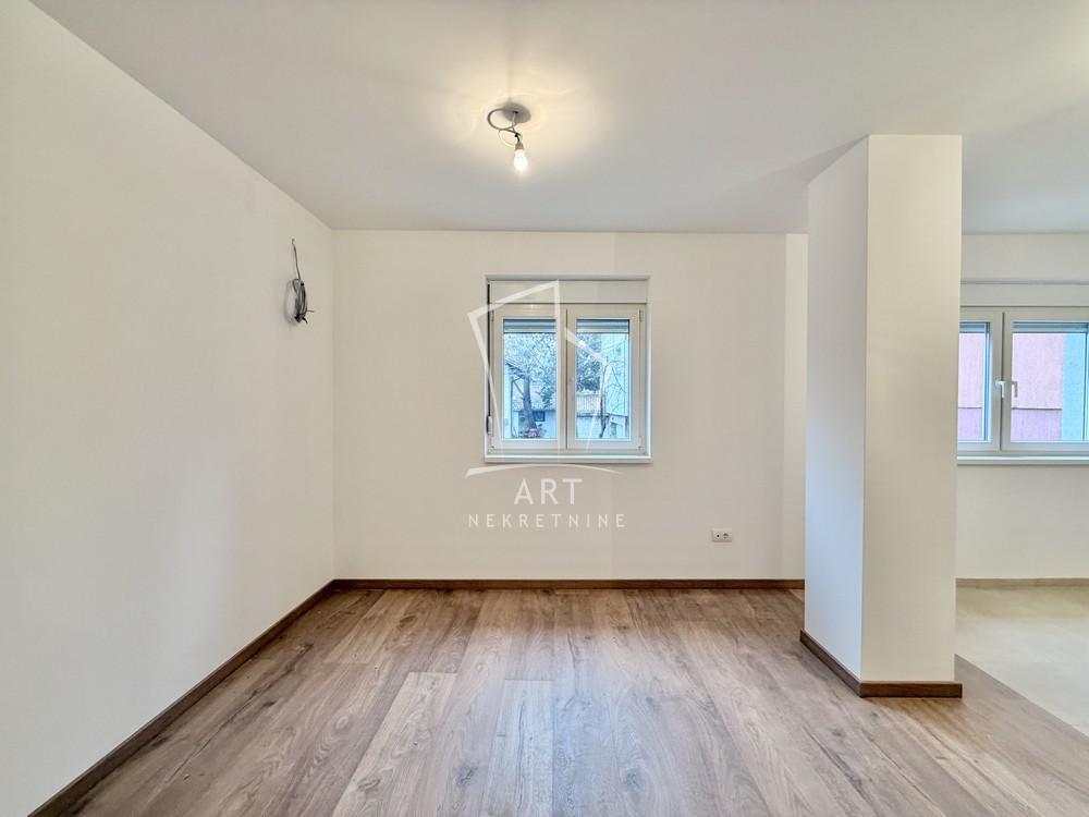 Uknjižen, neuseljavan, nov stan ID#13316