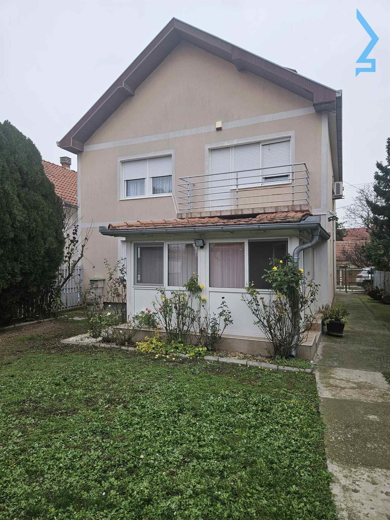 Kuća 250 m2, Inđija