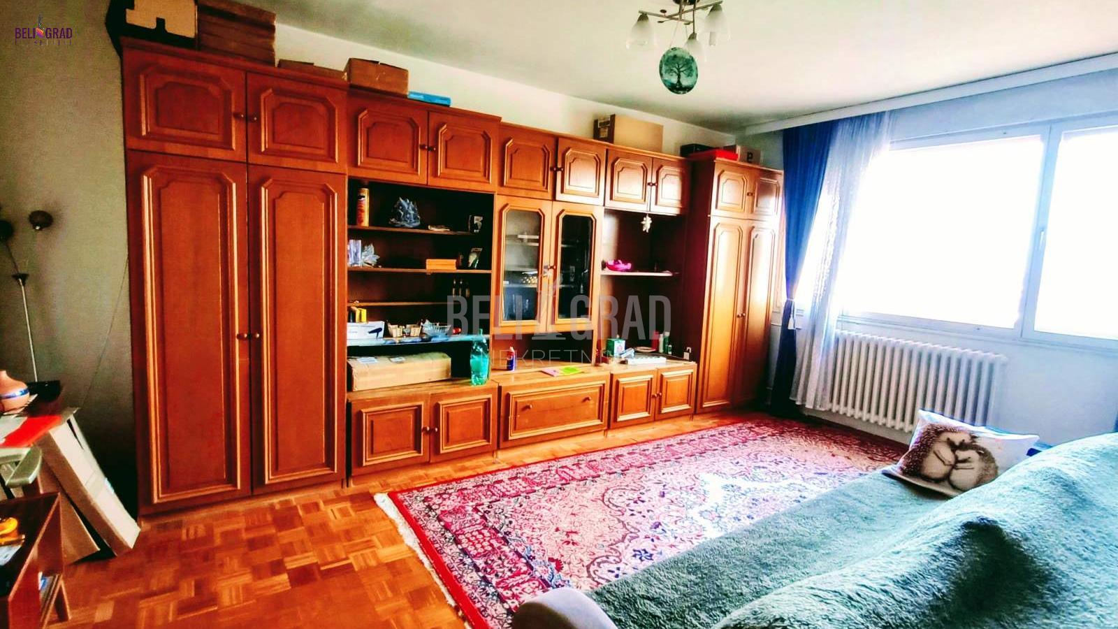 Odličan, svetao, useljiv