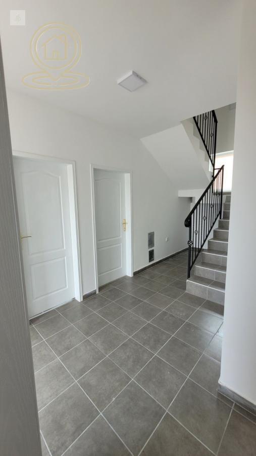 Petrovaradin odlična lokacija, 105m2