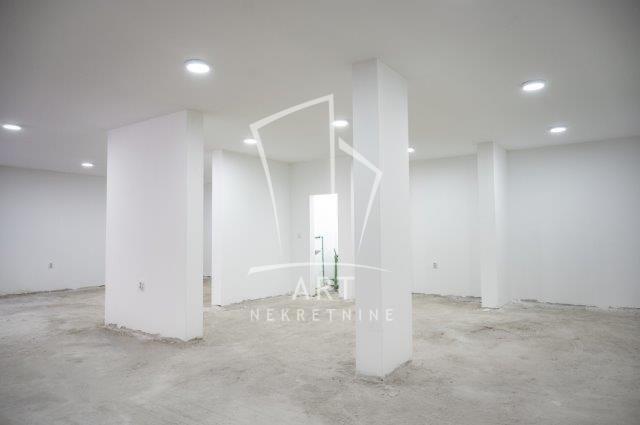 PP, mereno 164m2, 3 parking mesta ID#12625