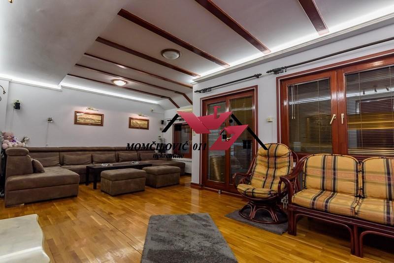 BAJLONIJEVA PIJACA-ČETVEROSOBAN