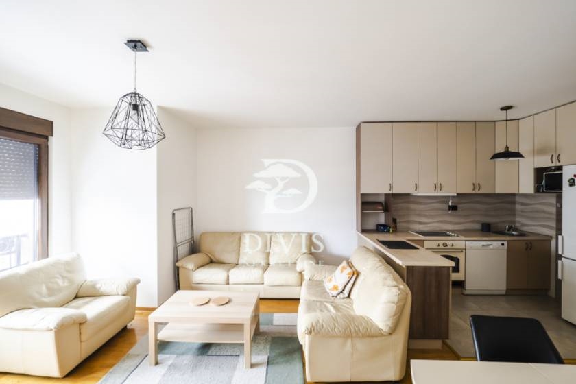 Prodajemo uknjižen 2.5 stan, 60m2, kod TC Zira