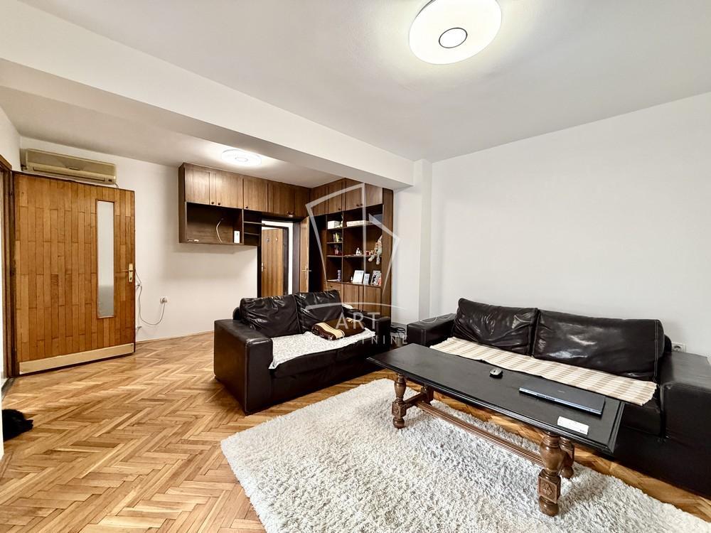 Dvoetažni stan u kući, mereno stan ima 80m2, garaza 15m2. ID