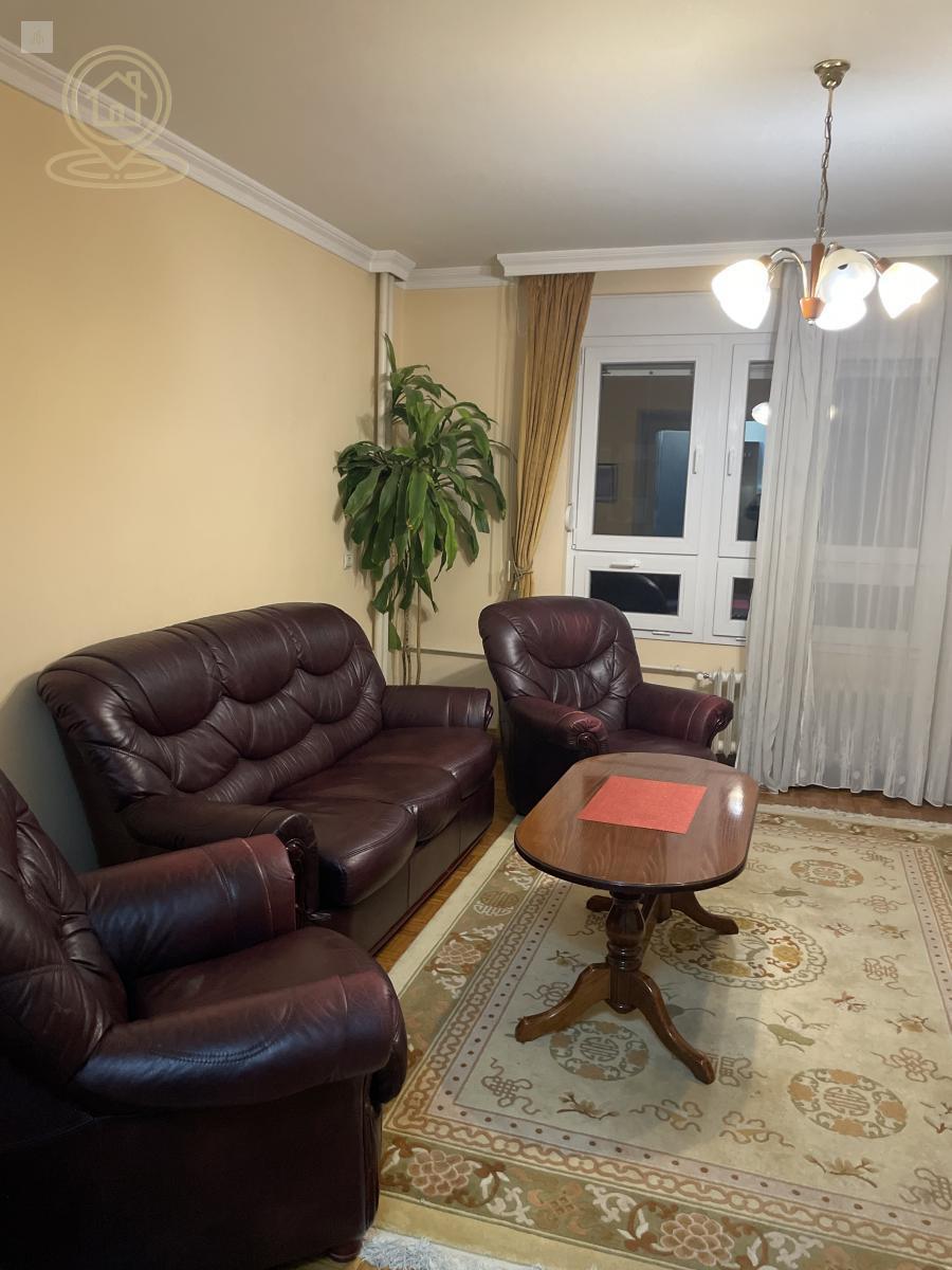 Izdaje se četvorosoban stan 81 m² sa privatnim parking mestom – Kralja Petra, Centar Beograda (kod Knez Mihailove)