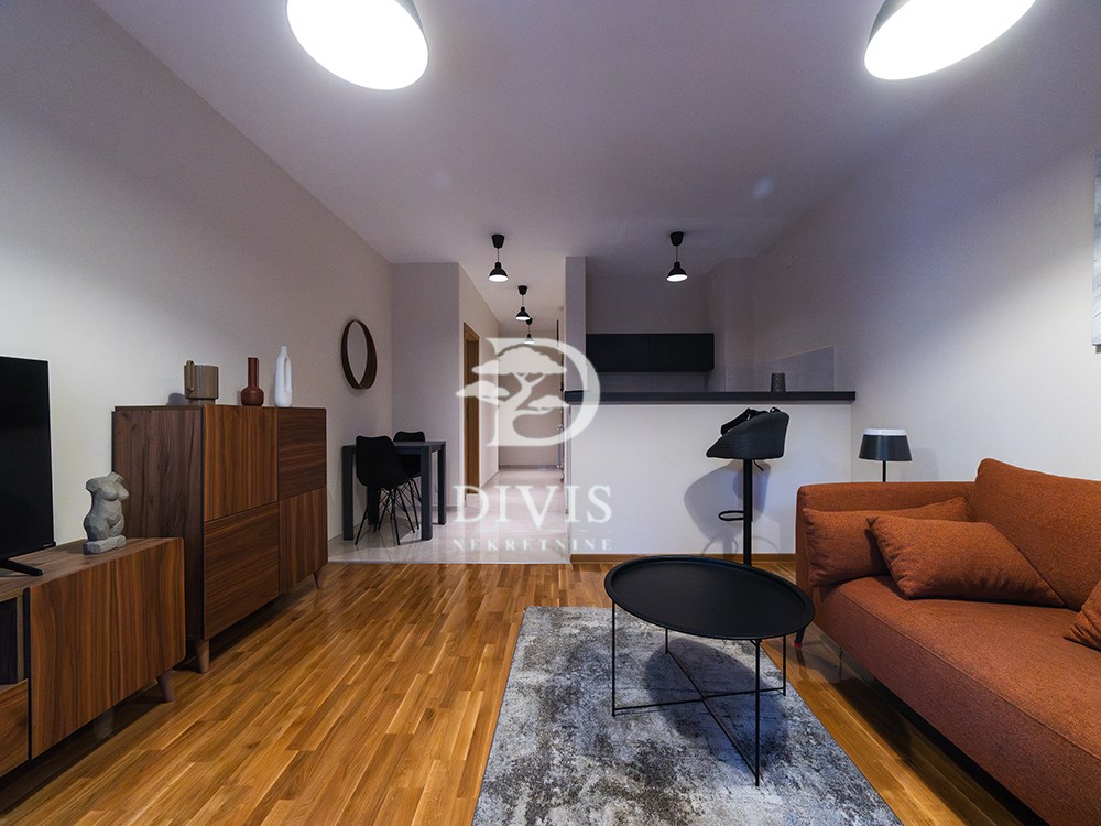 Dvosoban stan u novogradnji na Dedinju sa dvorištem, 70m2