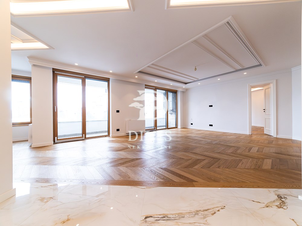 Lux 3.0 stan sa terasom i pogledom na Hram, 198m2