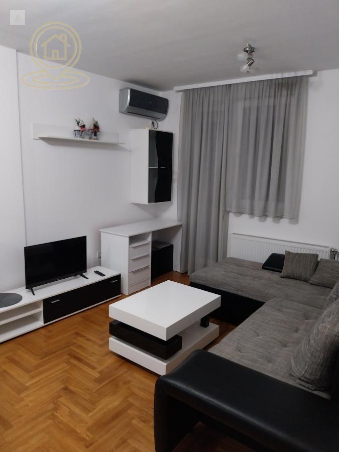 Izdavanje dvosobnog stana Novi Sad – 50m2, namešten, gasno grejanje, terasa, lift