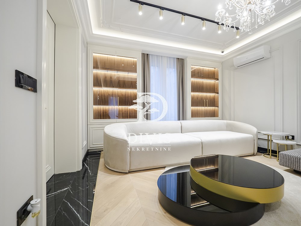 Renoviran, salonski stan na Vračaru, Krunska 100m2