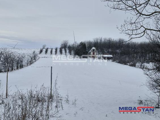 Plac 107ari, blizu Devojačkog bunara