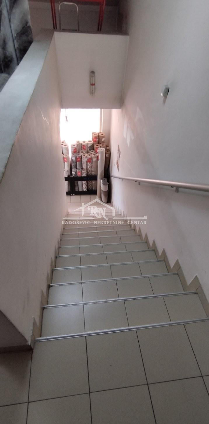lokal, Zemun, Trg Branka Radičevića, 130m2, I sprat ID#1585