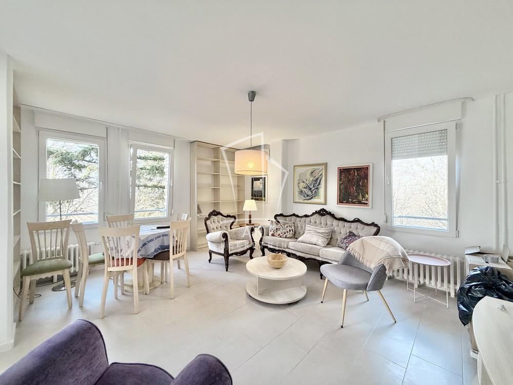 Prostran, polunamešten, mereno 100m2 ID#13641