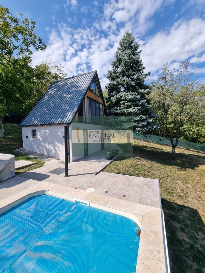 Kuća sa bazenom u zelenoj oazi Sremske Kamenice