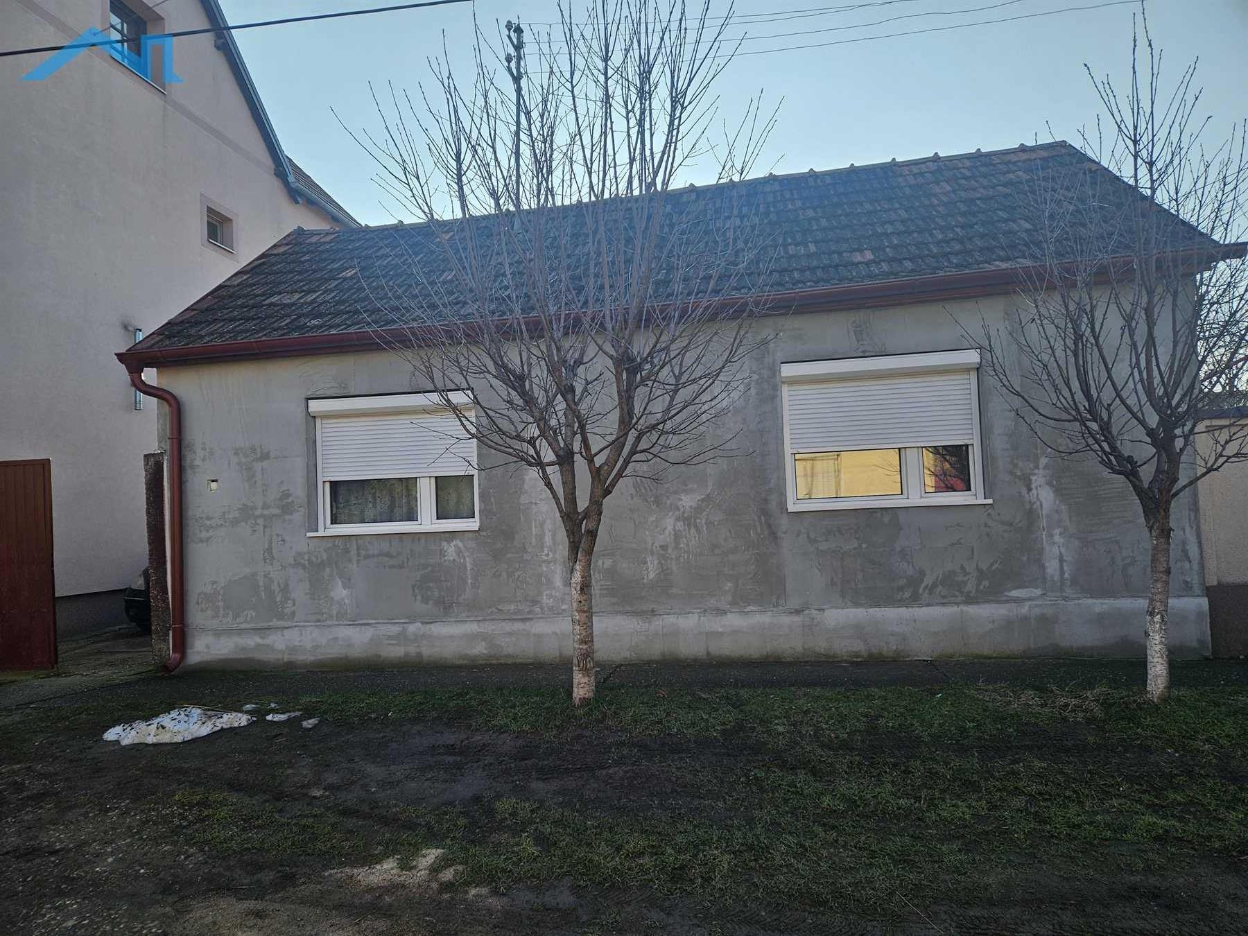Kuća, 70 m2, Inđija
