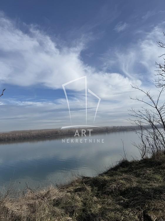 Plac sa  pogledom na Dunav ID#13720