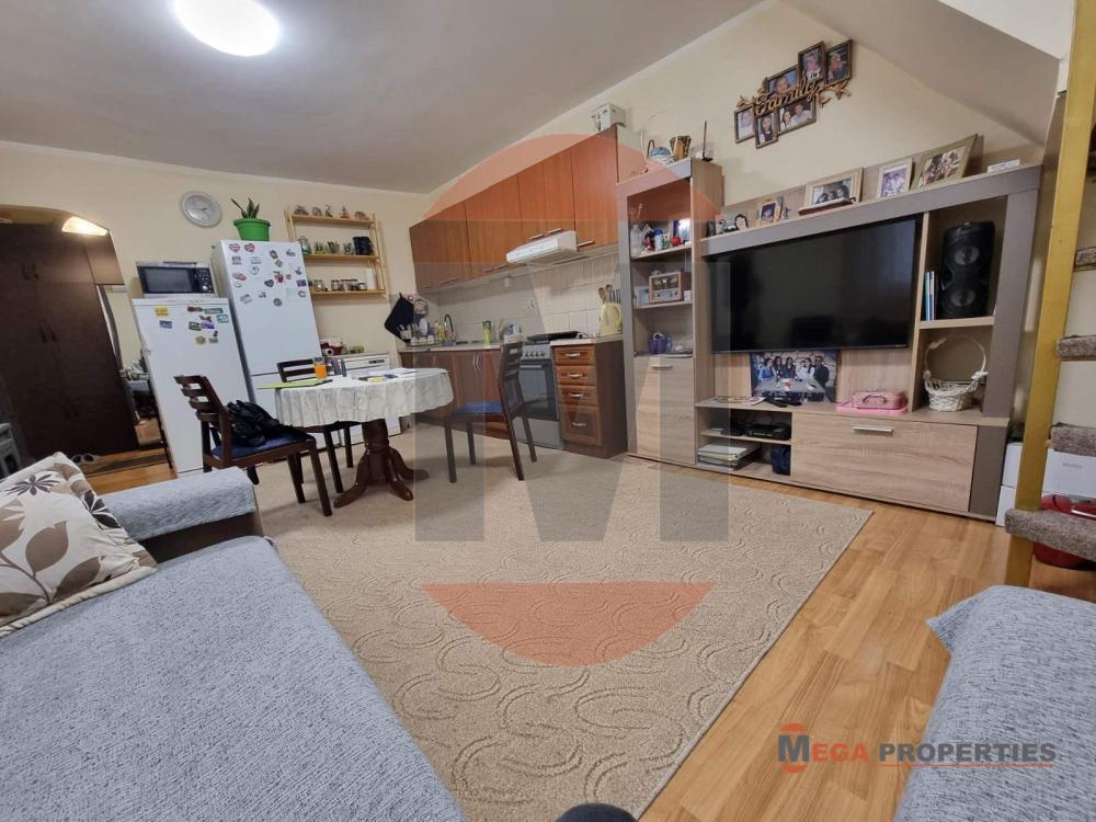 Slavujev venac, Toplička, 62m2, duplex, PR+1,renoviran ID#10