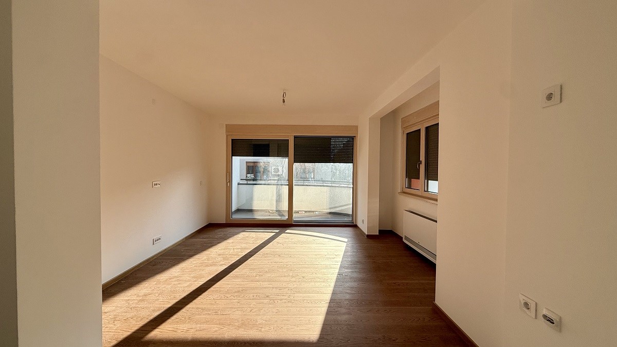 4.0 stan u novoj zgradi na Vračaru, kod Hrama 89m2