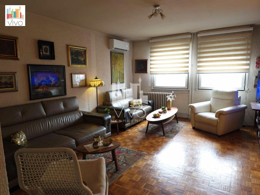 Trgovačka, zgrada povučena od ulice ID#1787