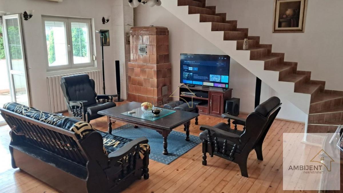 Stambeno-poslovni objekat, Plavi horizonti – 240 m², 6 ari placa