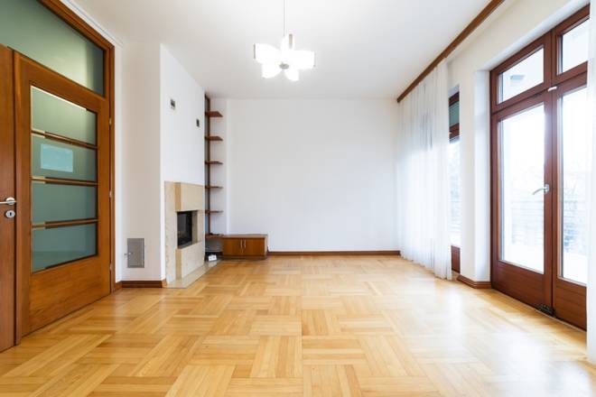 Izdajemo kuću na Dedinju, 450m2, novija gradnja