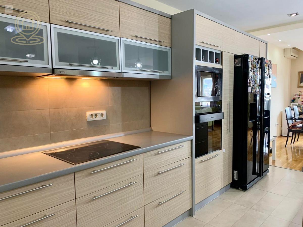 Luksuzan dvoetažni stan 160 m² kod Bulevara kralja Aleksandra