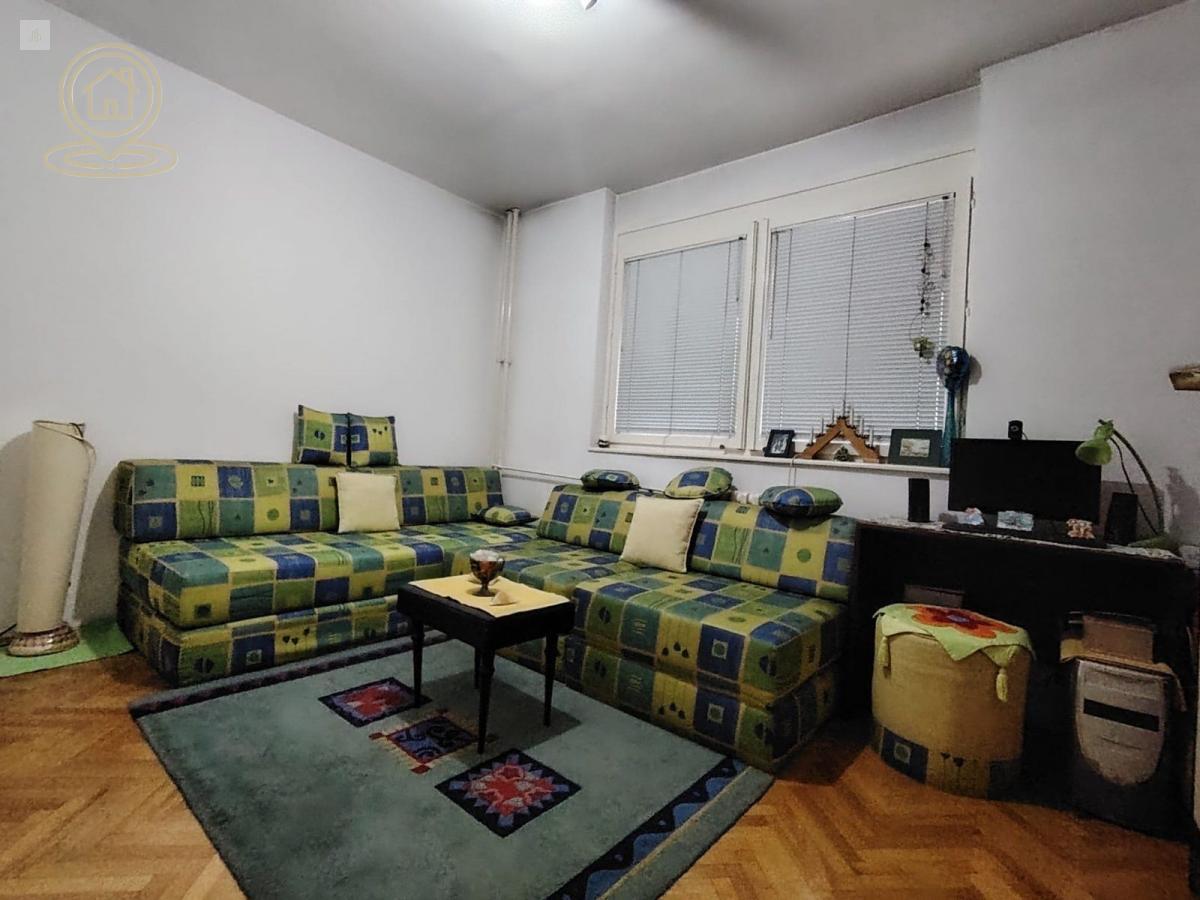 Prodaje se 2,5 soban duplex stan u neposrednoj blizini palilulske pijace