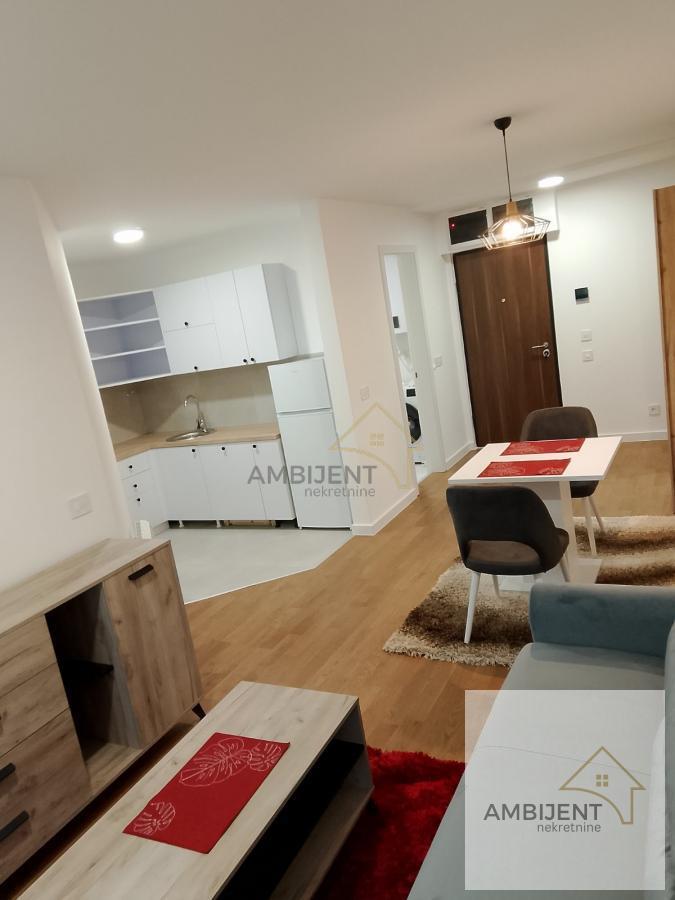 Namešten stan, useljiv, Zemun