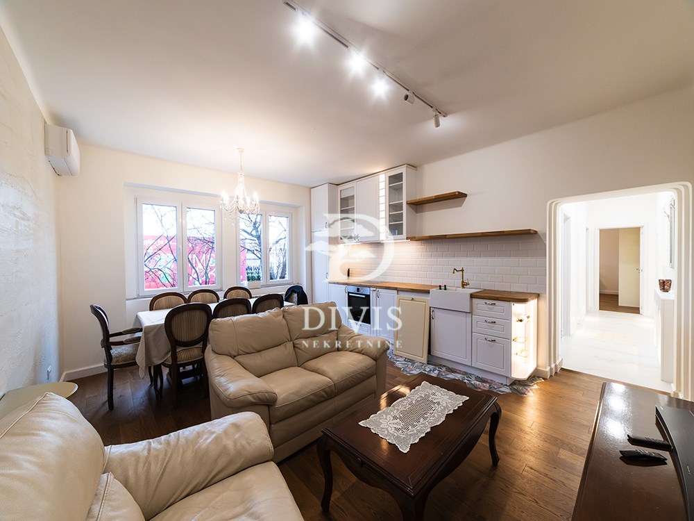 Renoviran 3.0 stan na Senjaku, 78m2, namešten