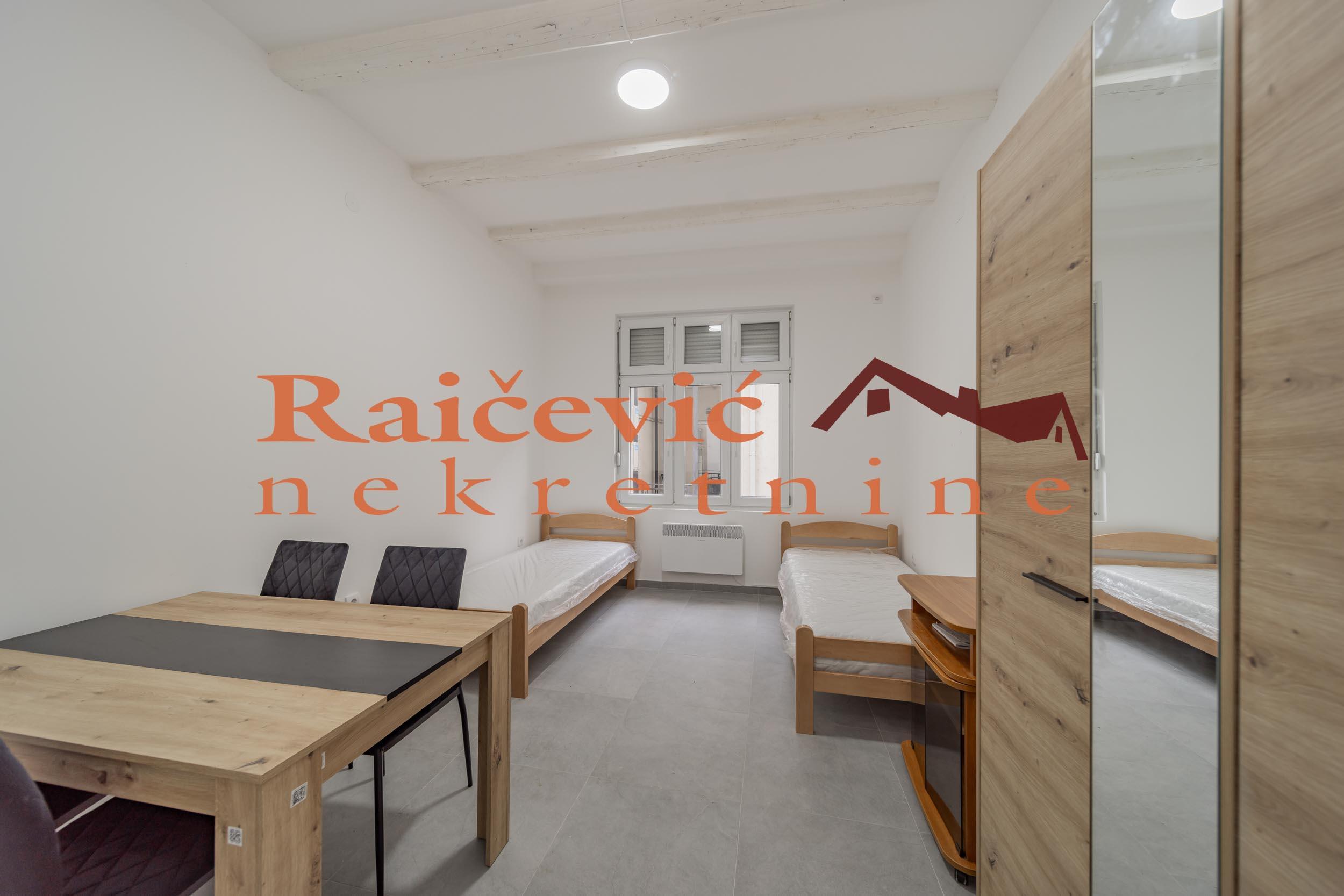 STARI GRAD CENTAR 30m2 , 400e