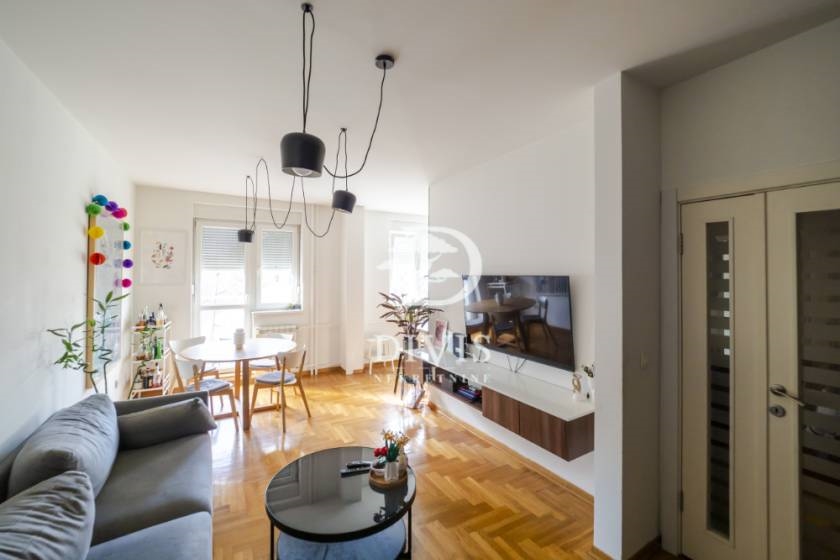 Svetao trosoban stan u Sazonovoj, 74 m2, terasa, lift